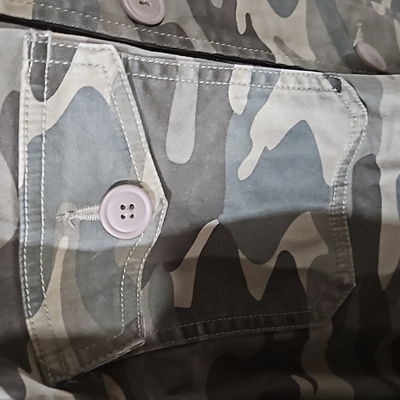 Camo jacket.   Mens large or ladies XL..NWT - Picture 2 of 3